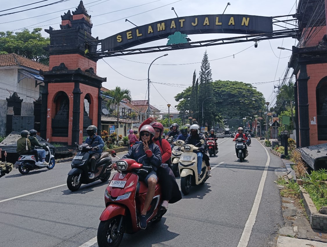 Cari Aman Berkendara Motor di Dataran Tinggi Kota Batu.